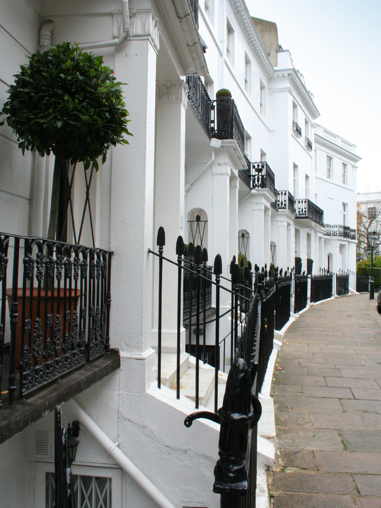 white buildings in chelsea