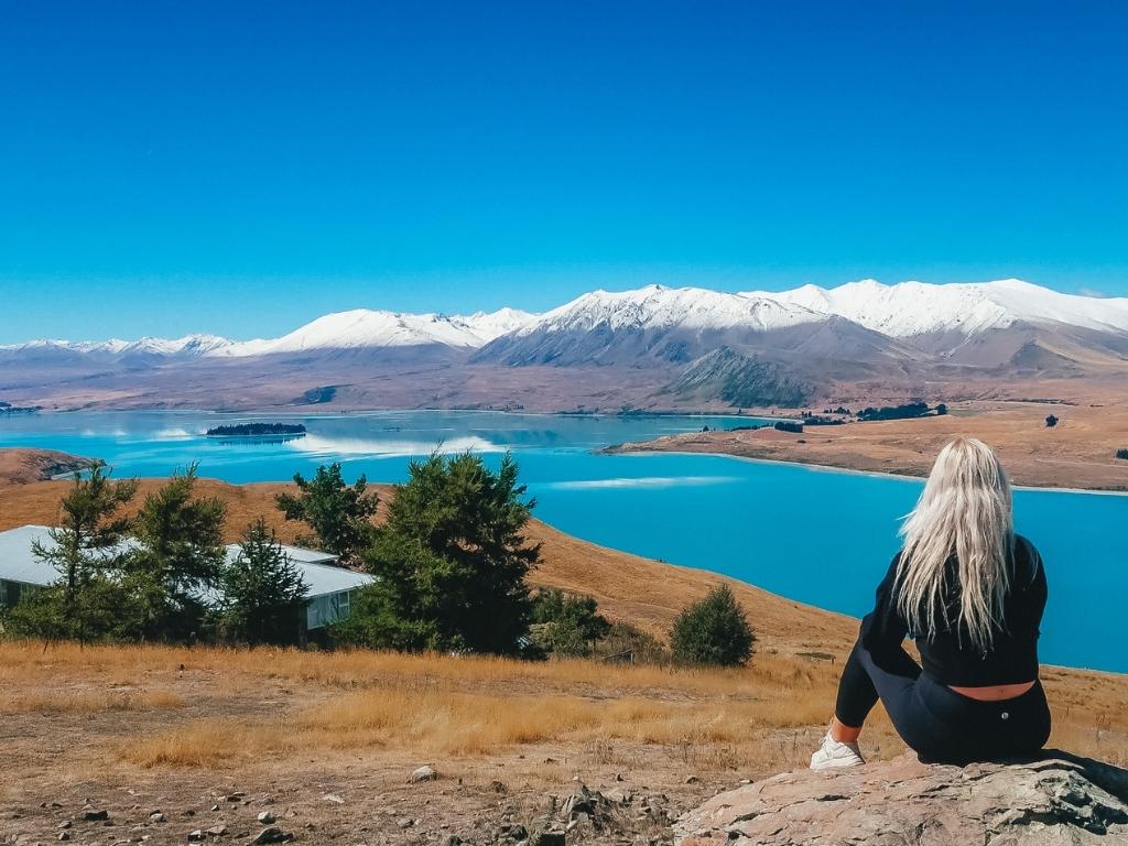 lake tekapo lake and mountains