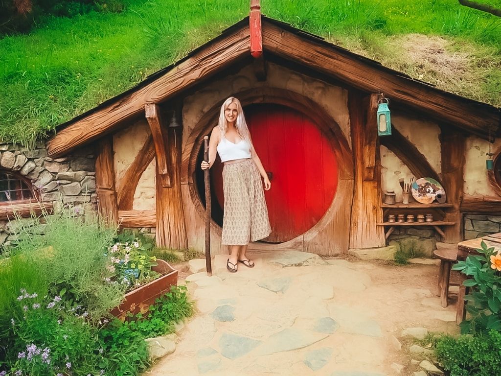 hobbiton shire house new zealand north island