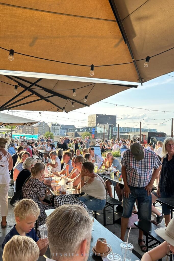 Busy food markets 